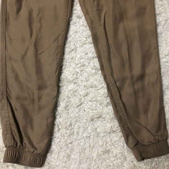 Hollister tan pants - Picture 2 of 4